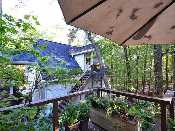 Alternate view of the entrance to apt.