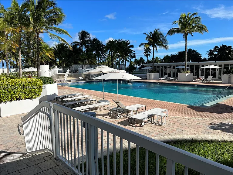 10275 Collins Ave #112 — Photo 36