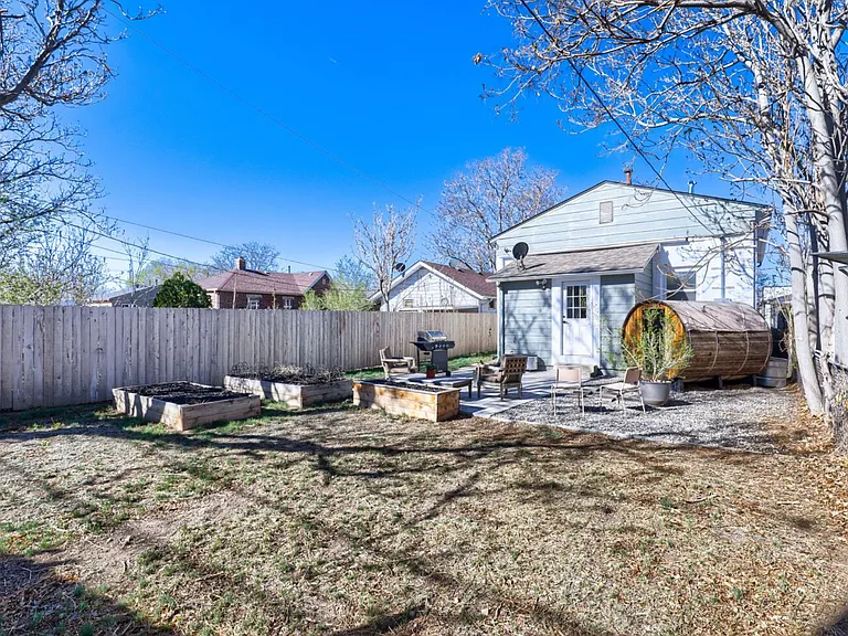 4766 Williams St — Photo 14