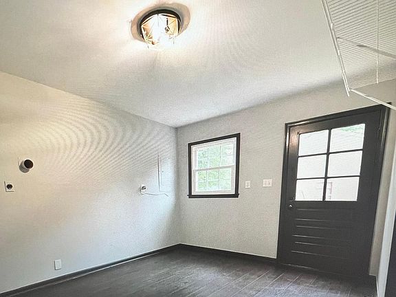 Open space in all rooms. Great floor plan