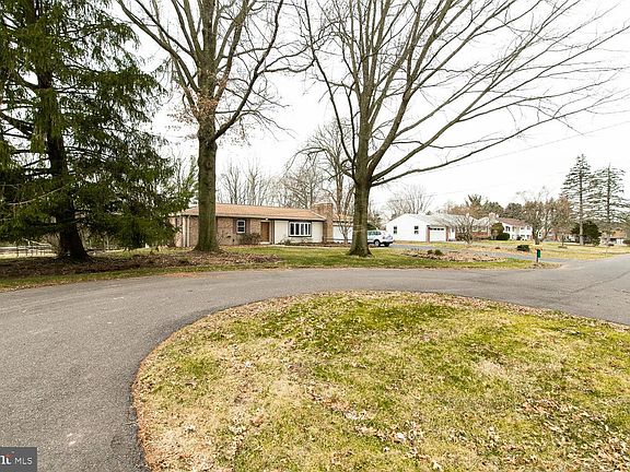 3rd image of 1082 Mitch Rd