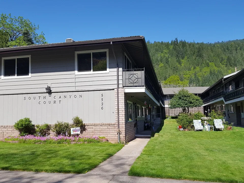 5526 Dunsmuir Ave #15