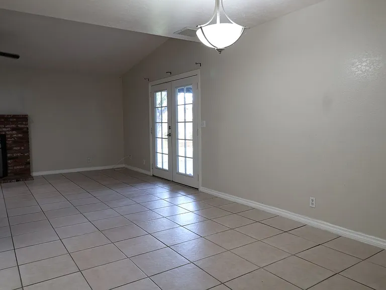 528 S Sorrel St — Photo 5