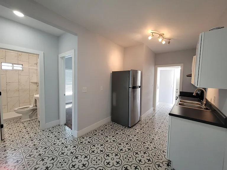 1026 W French Pl #3 — Photo 8