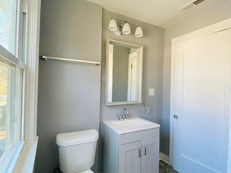 6043 Forest Ave — Photo 12