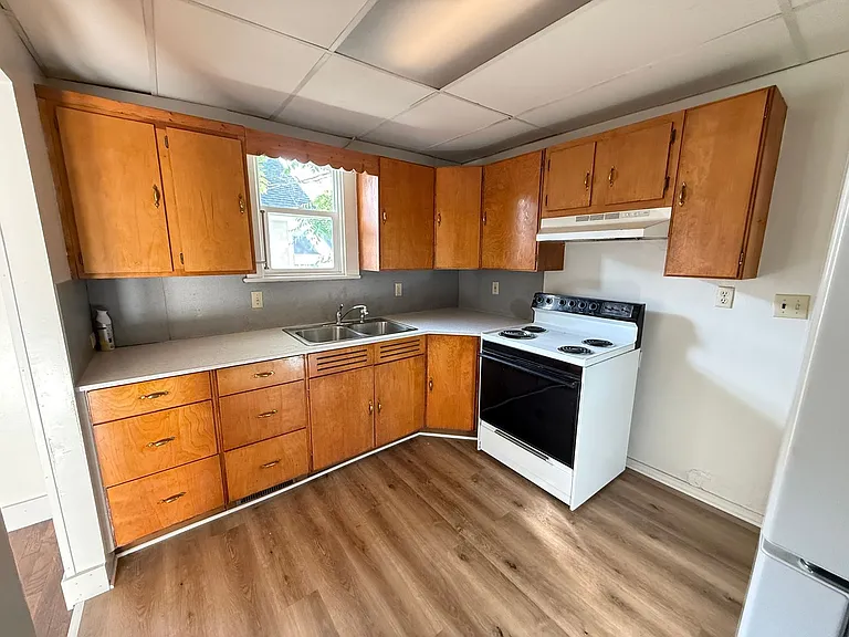 2311 W Main St — Photo 8