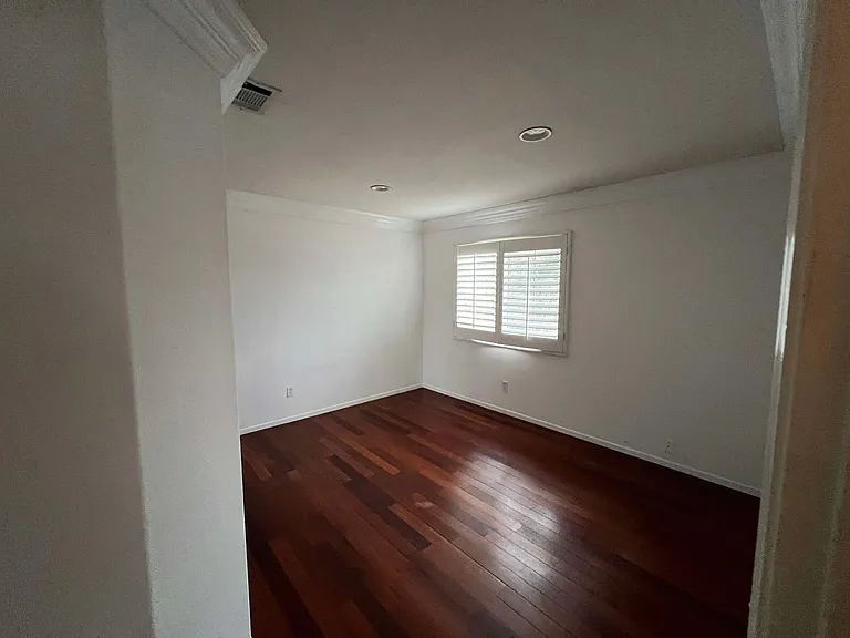 148 E Hazeltine St — Photo 12