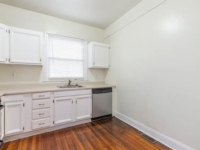 1631 S Lawrence St — Photo 4