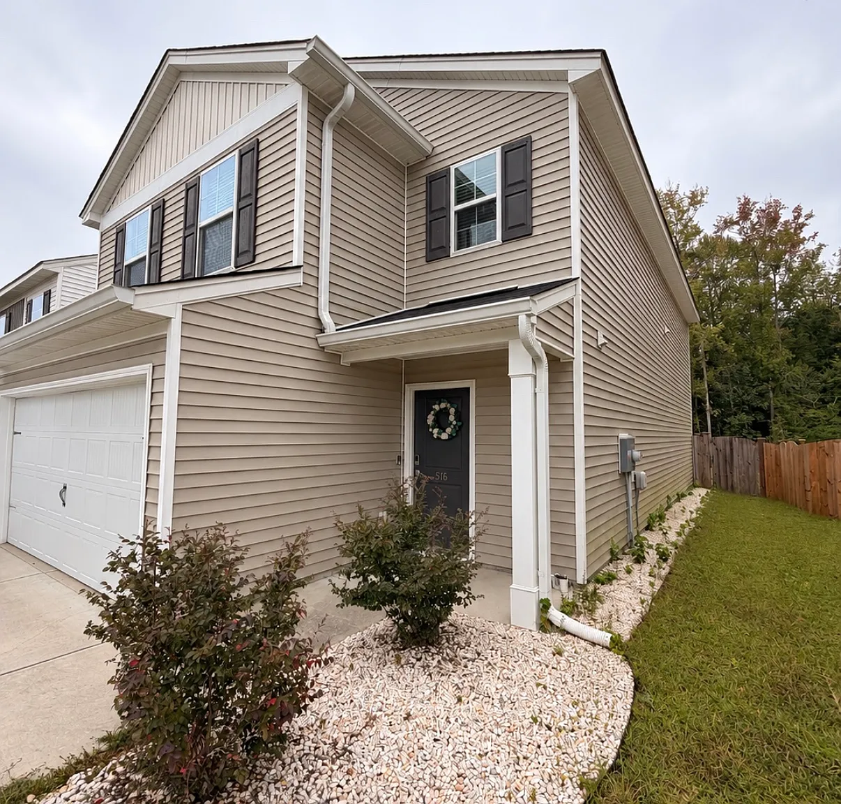 3 bed, 2.5 bath, 2008 sqft, $2,300 — Photo 2