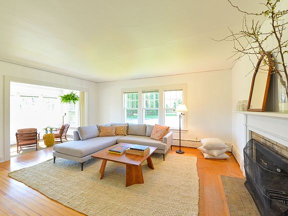 3rd image of 21 Muchmore Ln