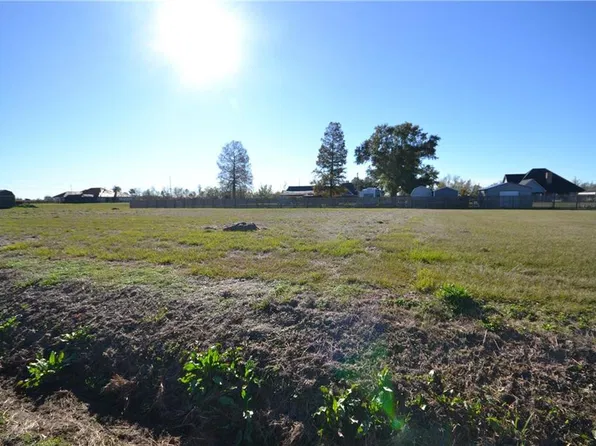 240 Treasure Dr, Raceland, LA 70394