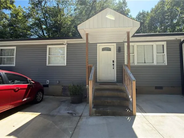 3632 Old Vineyard Rd, Winston Salem, NC 27104