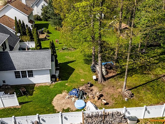 4th image of 743 Dogwood Ln