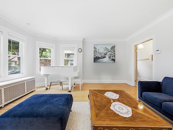 4th image of 6542 N Maplewood Ave