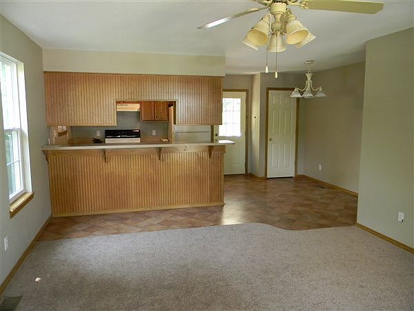 Kitchen & eating area