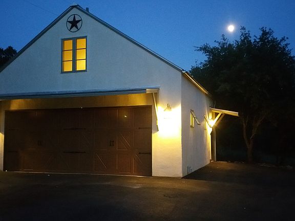 3rd image of 994 Five Oaks Cir
