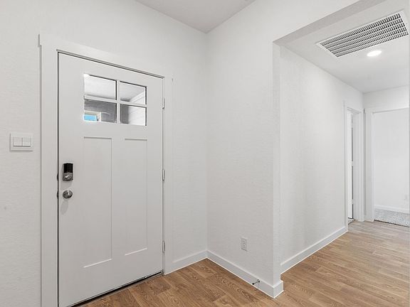 4th image of 646 Grace Ln