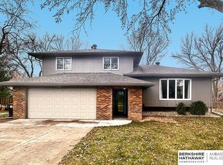 21319 Fieldcrest Dr, Elkhorn, NE 68022