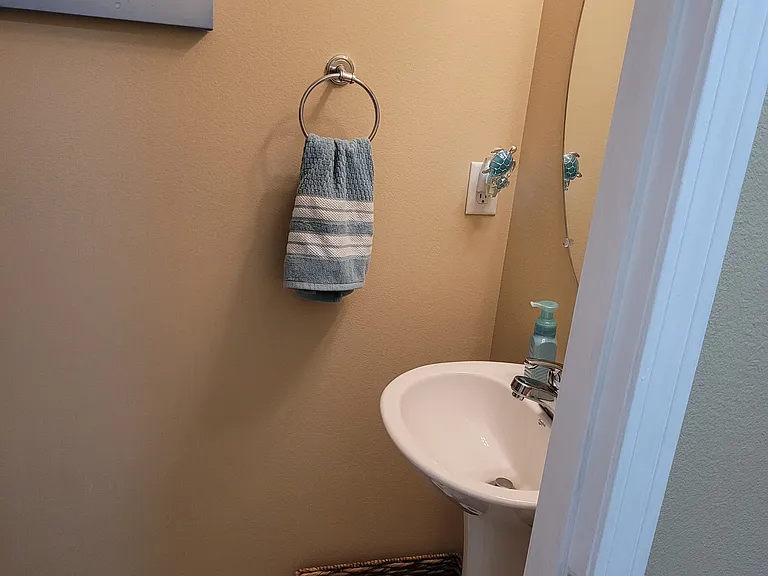 1207 SE Village View Ln — Photo 9