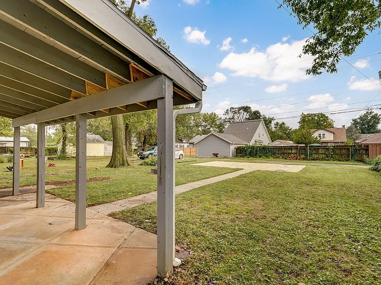 704 E Normal St — Photo 17
