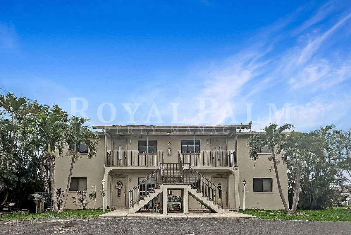 Building Photo - 4530 SW 10th Ave #201
