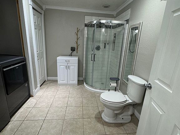5th image of 920 Valverde St