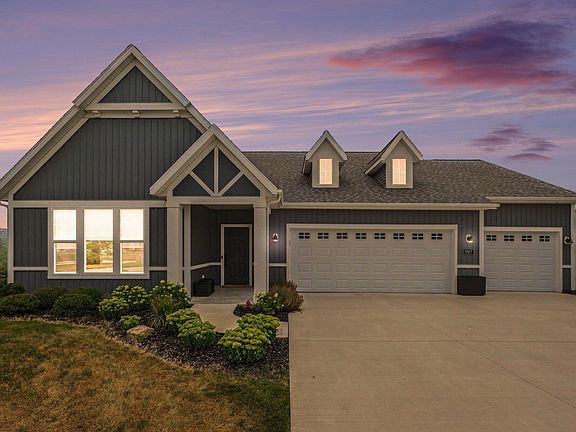 2nd image of 2887 Isle Grand Dr