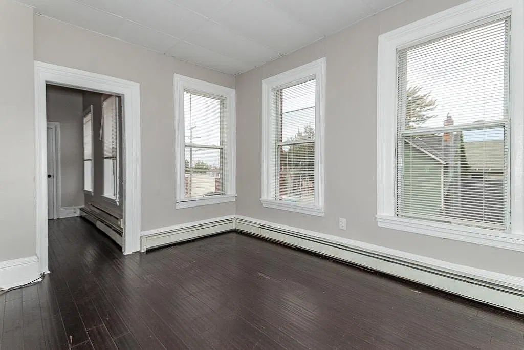 4 bed, 1034 sqft, $2,500 — Photo 4