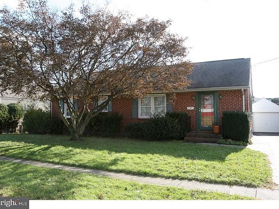 3rd image of 418 Victoria Ave