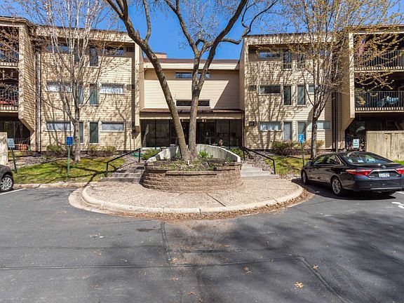 2nd image of 12600 Parkwood Dr APT 112