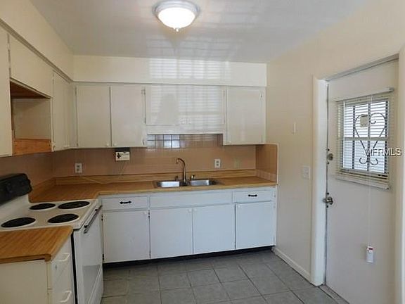 4th image of 10403 Ventura Ave