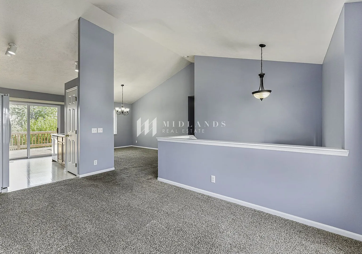 Bellevue Split Level — Photo 2
