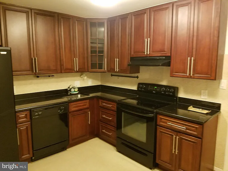 134 Roberts Ln #402 — Photo 3