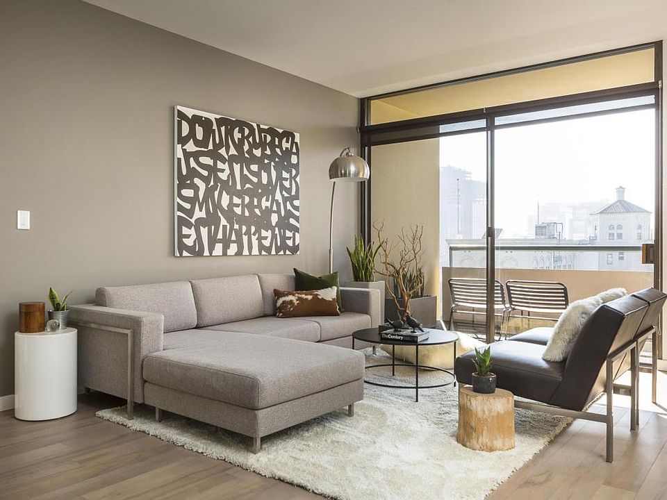 1st image of 600 W 9th St APT 1506