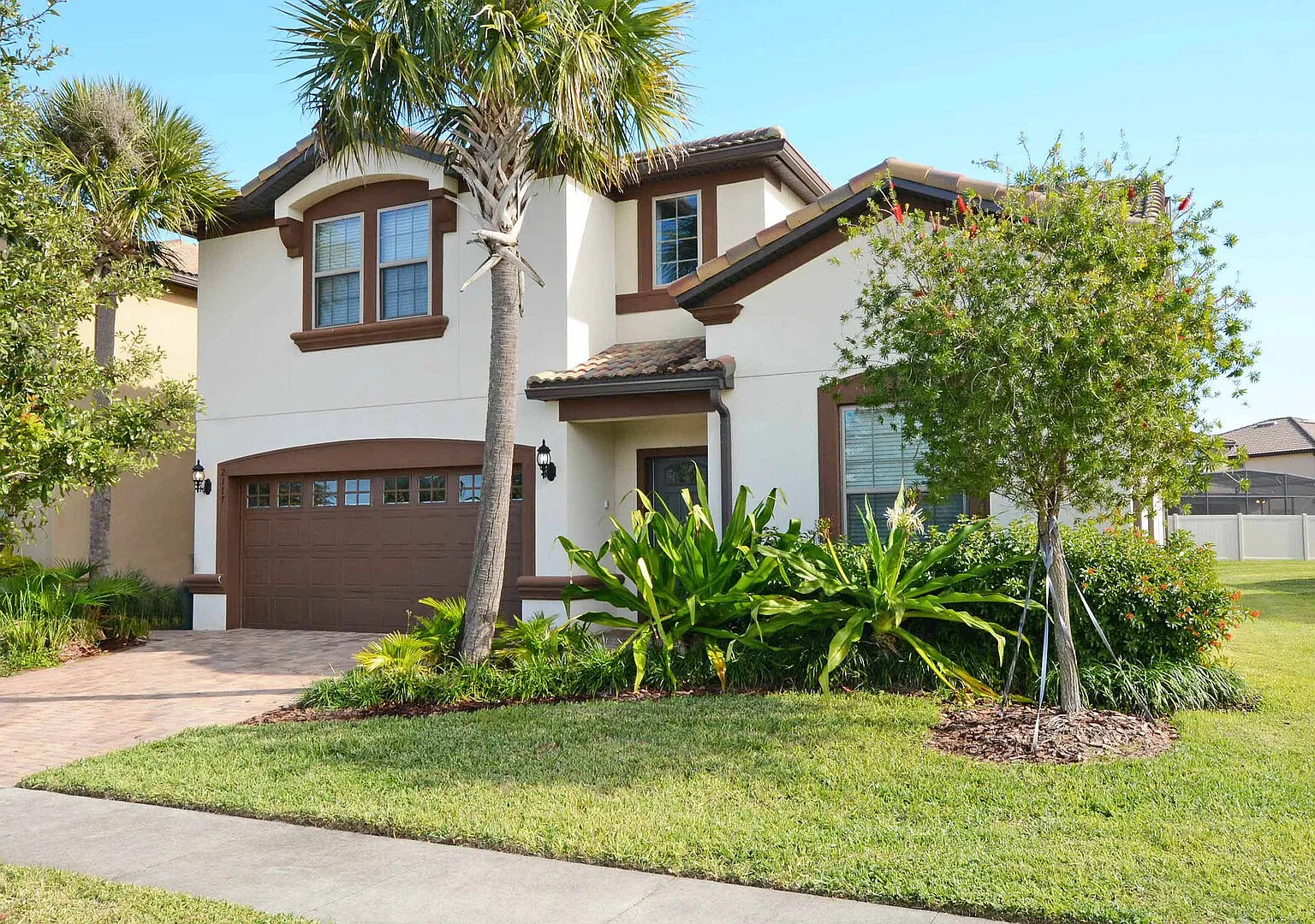 Home 8 Bdrm at Windsor Westside with Top Amenities — Photo 4