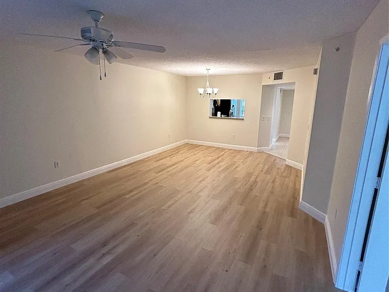 900 SW 142nd Ave #202L — Photo 14