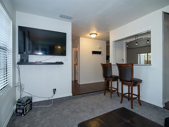 3rd image of 2036 Clubridge Dr
