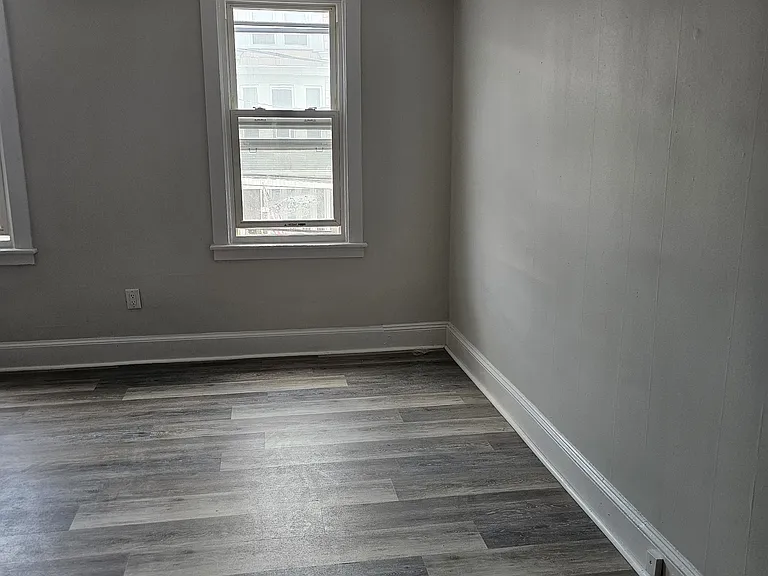 107 Paxson Ave — Photo 13
