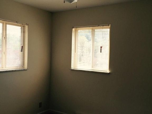 5th image of 566 Lowell Ave