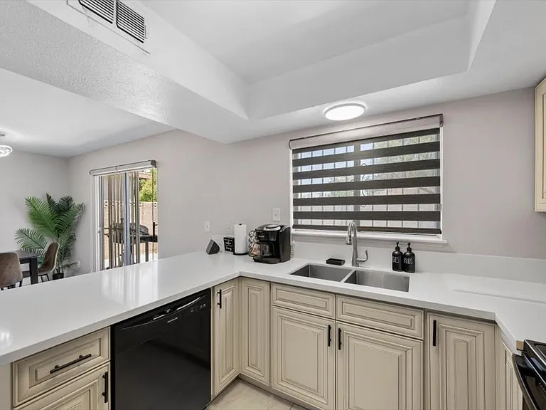 3618 Redwood St — Photo 14