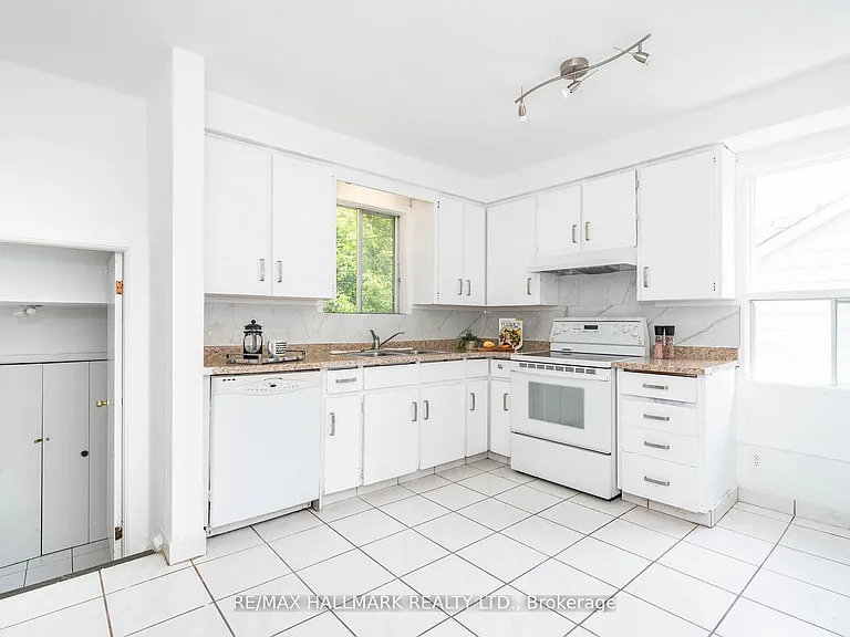 104 Highland Park Blvd — Photo 17