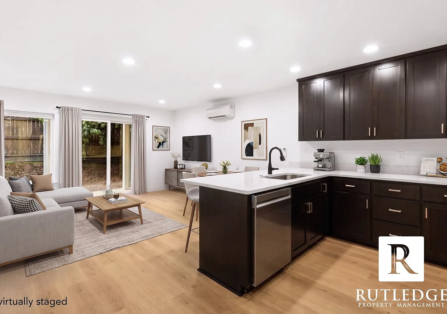 Jacksonville Townhome! Private End Unit — Photo 4