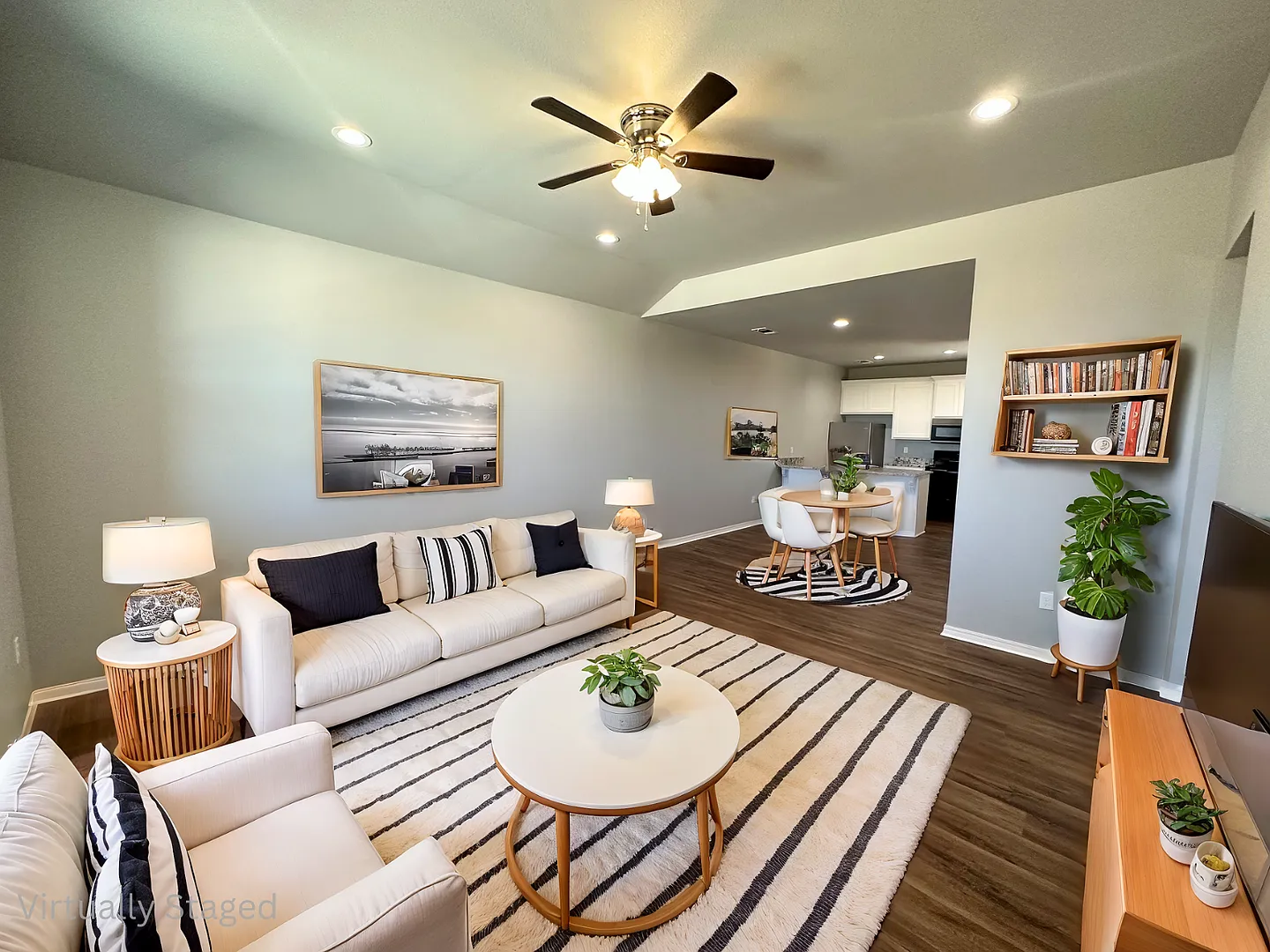 Modern 2-Bedroom with Private Garage & Fenced Backyard — Photo 1