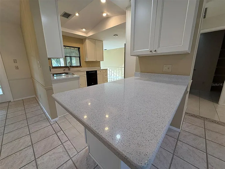 4270 Ascot Dr — Photo 4