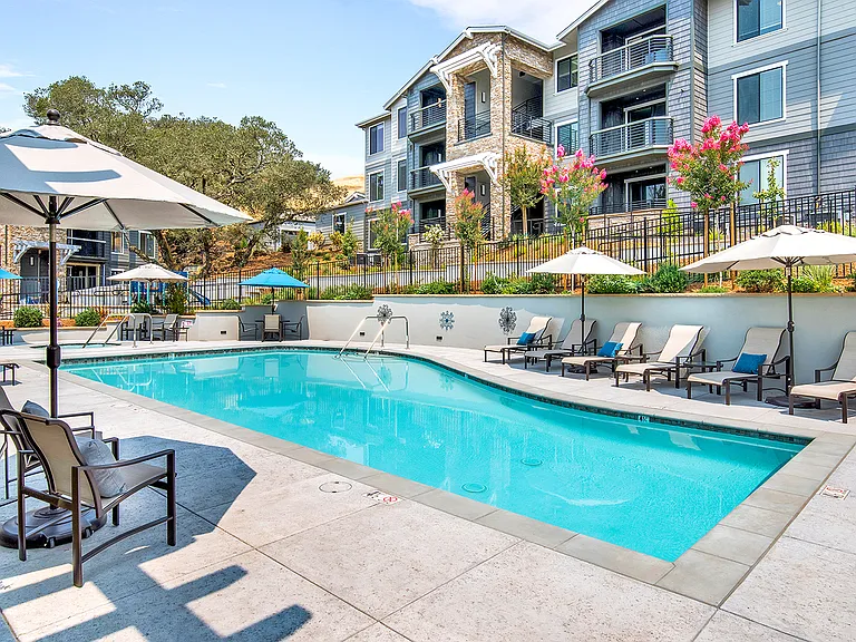 Canyon Oaks Luxury Apartments — Photo 8