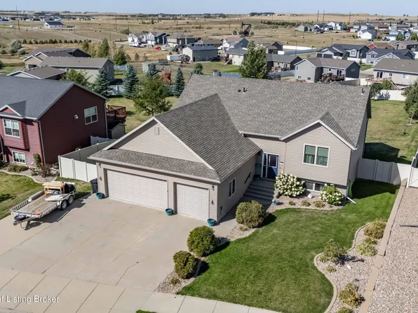 2841 Prairie Oak Dr, Dickinson, ND 58601