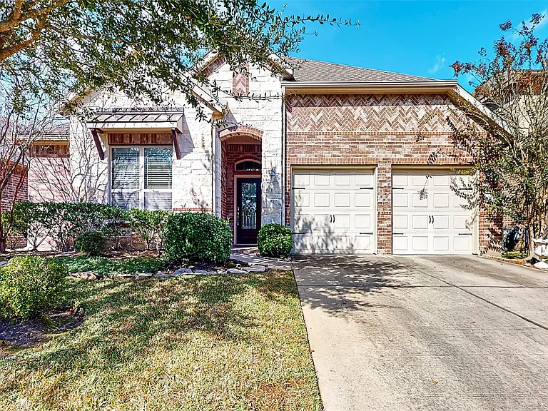 151 W Wading Pond Cir — Photo 1
