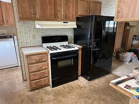 3rd image of 490 S Lassen St