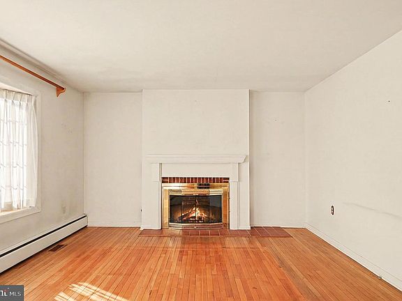 5th image of 303 Hermitage Dr