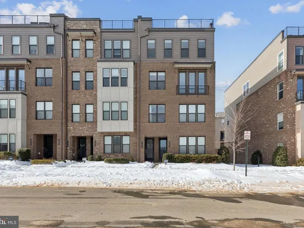 4635 Charger Pl Unit 805, Chantilly, VA 20151